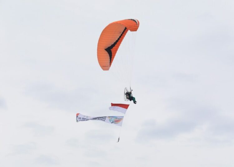 Cabang olahraga (Cabor) Aerosport Paramotor mulai dipertandingkan dalam ajang PON XXI Aceh-Sumut di Venue Bandara Malikussaleh, Desa Pinto Makmur, Kecamatan Muara Batu, Aceh Utara