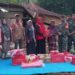 Kabid Banjamsos Dinas Sosial PPPA Aceh Utara Cut Ernalita S.Sos, mewakili Penjabat Bupati Aceh Utara Dr. Drs. Mahyuzar MSi, menyerahkan bantuan kepada korban bencana alam angin kencang di kecamatan Syamtalira Bayu, Aceh Utara