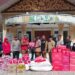 Penjabat Sekda Aceh Utara, Dayan Albar S.Sos MAP didampingi Kepala Dinas Sosial PPPA Iskandar SSTP MSP, menyerahkan bantuan kepada 22 KK korban terdampak bencana alam angin kencang di Kecamatan Kuta Makmur, Aceh Utara