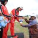 Penjabat Bupati Aceh Utara Dr Mahyuzar MSi, melakukan pengalungan medali untuk atlet Aceh peraih emas pada mata lomba duration flight dual seater beregu putri Cabor Terbang Layang Pekan Olahraga Nasional (PON) XXI Aceh-Sumut tahun 2024.