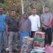 Anggota DPRK Aceh Utara Muhammad Rizal menyerahkan bantuan kepada korban musibah kebakaran di Gampong Lueng Baro, Kecamatan Lapang, pada Rabu (25/9/2024) sore.