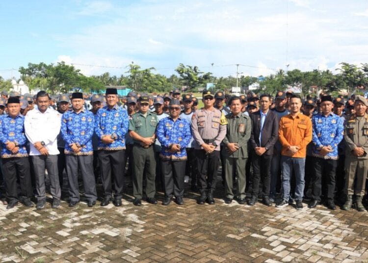 Ikrar Bersama Netralitas ASN dalam apel di lapangan upacara Landing, Kecamatan Lhoksukon, Aceh Utara, Kamis (10/10/2024).