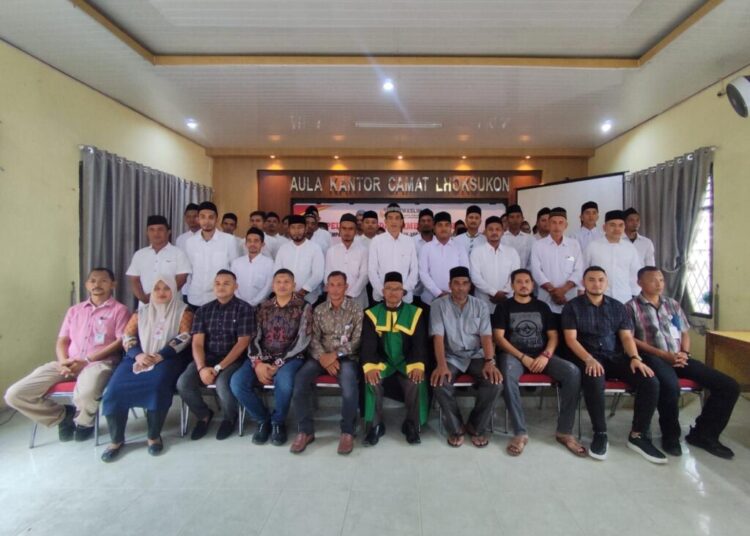 Pelantikan Pengawas Tempat Pemungutan Suara (PTPS) se-Kecamatan Lhoksukon, Kabupaten Aceh Utara, berlangsung di aula kantor Camat Lhoksukon, Minggu (3/11/2024).