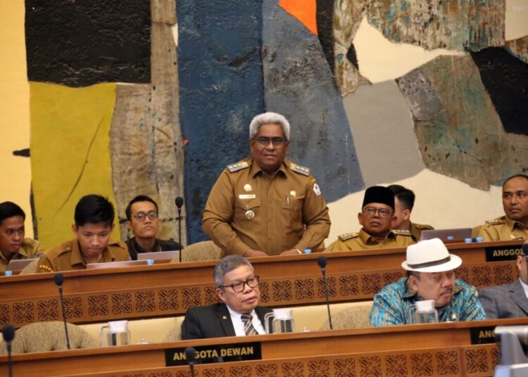 Pj Bupati Aceh Utara, Mahyuzar, saat mengikuti Rakor sekaligus RDP terkait persiapan Pilkada Serentak 2024 untuk wilayah Aceh di Gedung Nusantara, Senayan, Jakarta Pusat, Senin (18/11/2024). Foto: Humas