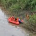 Tim SAR bersama pihak kepolisian saat mengevakuasi jenazah korban di Sungai Keureuto, Aceh Utara. Foto: Dok. Polres Aceh Utara