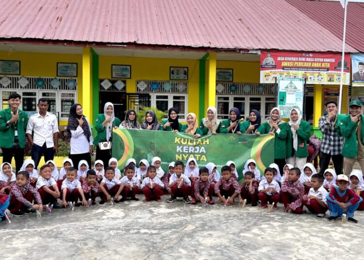 Kelompok 63 KKN Unimal Penempatan Desa Trieng Meudurou Mengajar X 50 Senyum di SDN 4 Bayu