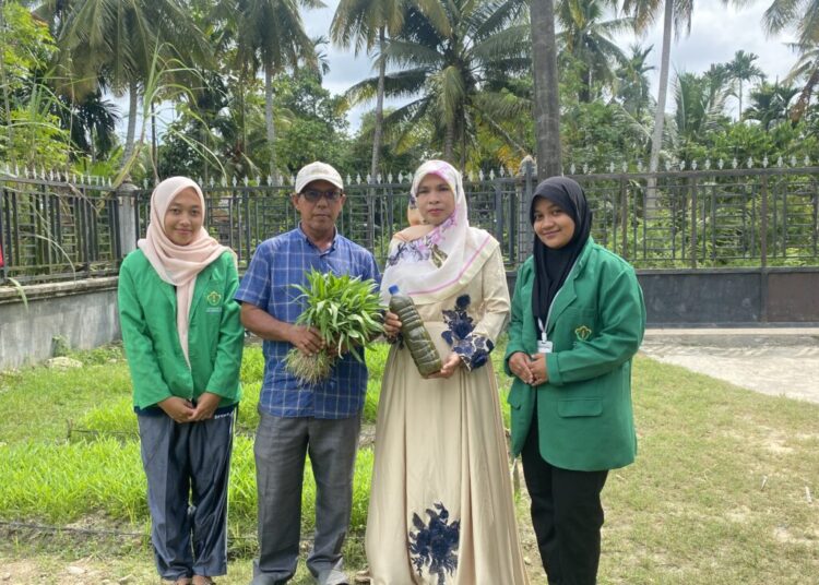 Mahasiswa KKN Unimal Kelompok 55 Serah Terimakan Pekarangan Pangan Bergizi di Gampong Baroh Blang Rimueng