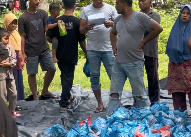 Rawat Tradisi Meugang, BUMG Keude Lapang Kembali Salurkan Daging Sapi untuk 98 KK