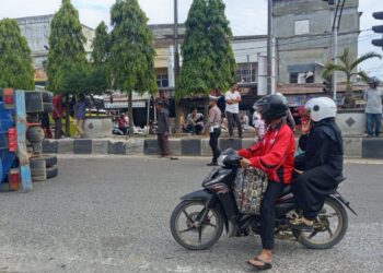 Ditabrak Mobil Rush, Truk Tangki PDAM Terguling di Perempatan Lhoksukon