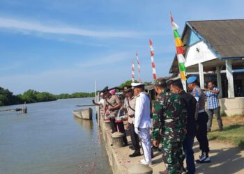 Peringati Hari Bhayangkara ke-79, Polres Aceh Utara Gelar Tabur Bunga di Pesisir Laut Seunuddon