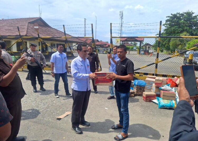 bantuan berupa sembako PT Pema Global Energi (PGE)