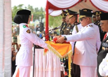 Bupati Aceh Utara, Ismail A Jalil, bertindak sebagai inspektur upacara HUT RI