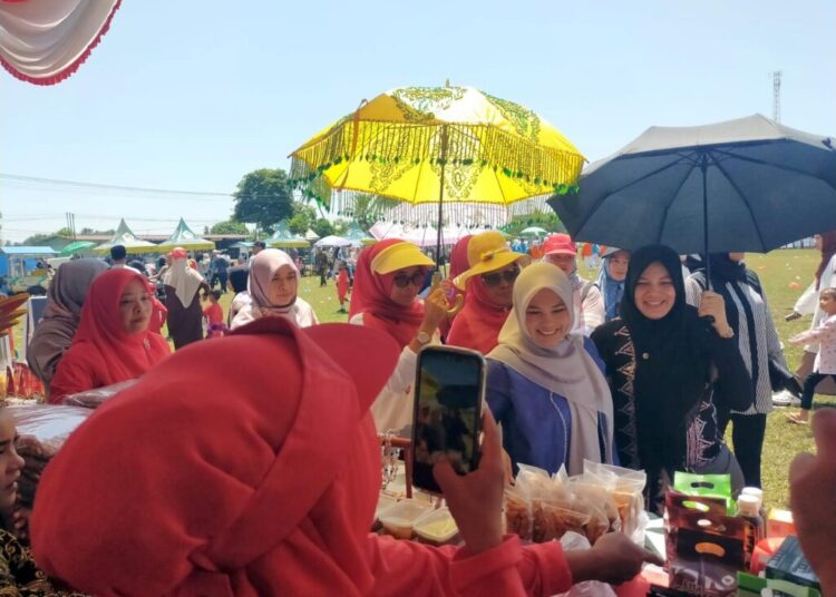 stan pameran UMKM Kecamatan Syamtalira Aron