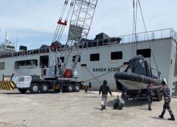 Lanal Lhokseumawe, menerima tambahan satu unit alutsista berupa speedboat yang diangkut oleh KRI Banda Aceh-593 dan tiba di Pelabuhan Krueng Geukueh