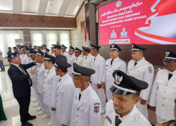 Bupati Aceh Utara, Ismail A. Jalil, melantik dan mengambil sumpah sebanyak 35 orang pejabat Kemukiman dan Gampong dari berbagai kecamatan di aula Kantor Bupati di Landing, Lhoksukon