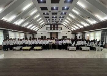 Prosesi pelantikan ASN PPPK Kemensos RI di Aula Setdakab Aceh Utara, terhubung langsung dengan pusat kegiatan di Jakarta melalui Zoom Meeting, Jumat (3/10/2025).
