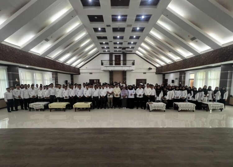 Prosesi pelantikan ASN PPPK Kemensos RI di Aula Setdakab Aceh Utara, terhubung langsung dengan pusat kegiatan di Jakarta melalui Zoom Meeting, Jumat (3/10/2025).