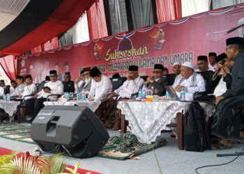 Suasana Muzakarah ulama dan umara Aceh Utara di lapangan Landing, Selasa (7/10/2025), yang membahas penguatan masyarakat berbasis syariat Islam