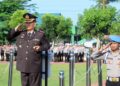 Kapolres Aceh Utara AKBP Trie Aprianto memimpin upacara peringatan Hari Sumpah Pemuda ke-97 di Lapangan Tri Brata Mapolres Aceh Utara, Lhoksukon, Selasa (28/10).