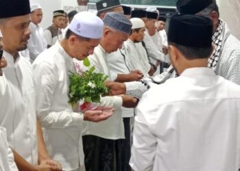 Pengurus BKM Masjid Besar Murtadha Simpang Mulieng periode 2026-2029 resmi dilantik bertepatan dengan malam Isra Mikraj Nabi Muhammad SAW 1447 H. Prosesi pelantikan oleh Camat Syamtalira Aron, Surya Phachta, dilanjutkan dengan adat Peusijuek yang dipimpin Tgk. Zainuddin Ibrahim (Abi Doy Bayu)