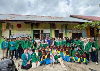 Mahasiswa KPM UIN Sultanah Nahrasiyah bersama KKN Universitas Malikussaleh mengawali program pengabdian di Desa Tambon Tunong, Aceh Utara
