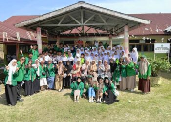 Mahasiswa KKN Universitas Malikussaleh Kelompok 38 saat memberikan edukasi pencegahan bullying dan pelecehan seksual kepada para siswa di MIN Ulee Reuleung, Aceh Utara