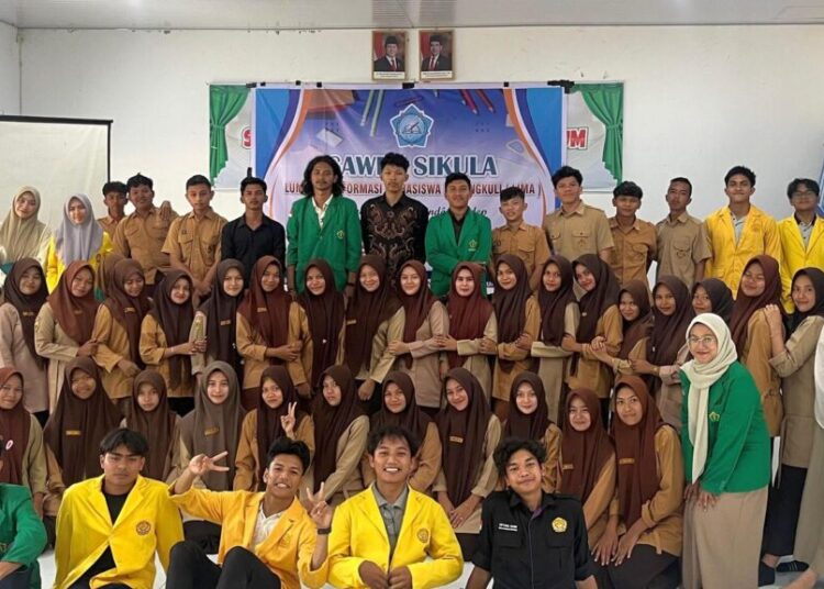 Organisasi Lumbung Informasi Mahasiswa Matangkuli (LIMA) saat menggelar kegiatan Saweu Sikula di MAN 4 Aceh Utara