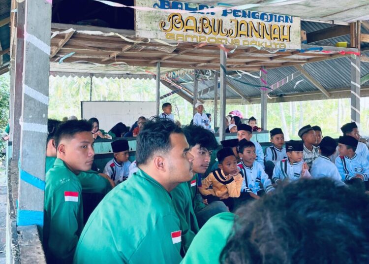 Suasana penutupan MTQ kolaborasi Kelompok 13 KKN-PPM UNIMAL dan Balai Pengajian Babul Jannah di Gampong Dakuta, Muara Batu, Aceh Utara