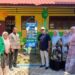 Plang edukasi sampah hasil inisiatif mahasiswa KKN PPM Kelompok 04 Universitas Malikussaleh dipasang di SD Negeri 2 Muara Batu, Aceh Utara
