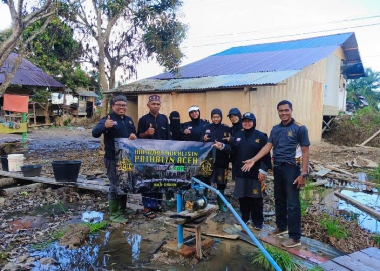 Halaqah Mukhlisin Salurkan Bantuan Sembako dan Resmikan Sumur Bor di Pelosok Aceh Utara