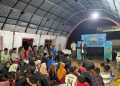 Relawan Forum Dai Milenial (FDM) menyapa dan menyalurkan bantuan kepada warga di pengungsian Dusun Lhok Pungki, Gampong Gunci, Kecamatan Sawang, Aceh Utara di penghujung Ramadan 1447 Hijriah, sebagai bentuk dukungan moral bagi korban banjir