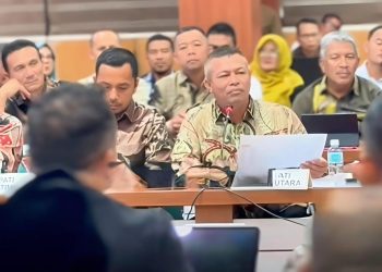Bupati Aceh Utara, Ismail A Jalil (Ayahwa), saat memaparkan urgensi pemulihan 18.000 hektar sawah yang rusak akibat banjir dalam rapat Monev TKD di Banda Aceh