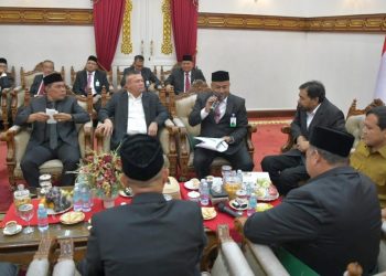 Suasana Rapat Umum Pemegang Saham (RUPS) PT Bank Aceh Syariah yang dipimpin oleh Gubernur Aceh Muzakir Manaf di Pendopo Gubernur