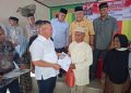 Bupati Aceh Utara, H. Ismail A. Jalil (Ayahwa), menyerahkan secara simbolis bantuan jaminan hidup (Jadup) dan stimulan ekonomi senilai Rp23 miliar untuk penyintas banjir di Kantor Camat Tanah Jambo Aye