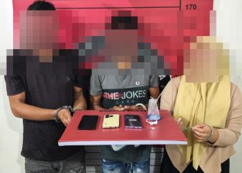 Tiga terduga penyalahgunaan narkotika jenis sabu saat diamankan di Mapolres Aceh Utara usai diringkus di Seunuddon