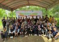 Sinergi mahasiswa LIMA bersama pelajar PMR dan Pramuka SMAN 1 Matangkuli saat menanam bibit pohon di bantaran sungai Gampong Parang Sikureung, Aceh Utara