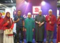 CEO Galeri Ilmu Media Group, Tuan Haji Yusri bin Mohd Yusof (baju hitam), berbincang dengan Sekjen CISAH, Mawardi Ismail al-Asyi, mengenai tingginya minat baca generasi muda Malaysia di tengah gempuran era digital pada hari terakhir PBAKL 2026 di Kuala Lumpur