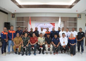 Wakil Bupati Aceh Utara, Tarmizi, S.I.Kom. (Bang Panyang), berfoto bersama setelah terpilih secara aklamasi sebagai Ketua Umum Pengcab Perbakin Aceh Utara periode 2026–2030 dalam Muskab yang digelar di Oproom Setdakab Aceh Utara