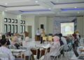 Kolaborasi BAKTI Komdigi dan Yayasan Cemerlang Indonesiaku saat menggelar pelatihan kecerdasan buatan (AI) dan media digital bagi puluhan pendidik di Kabupaten Aceh Utara. Program ini diinisiasi sebagai langkah strategis mendukung pemulihan sektor pendidikan pascabencana banjir di wilayah tersebut.