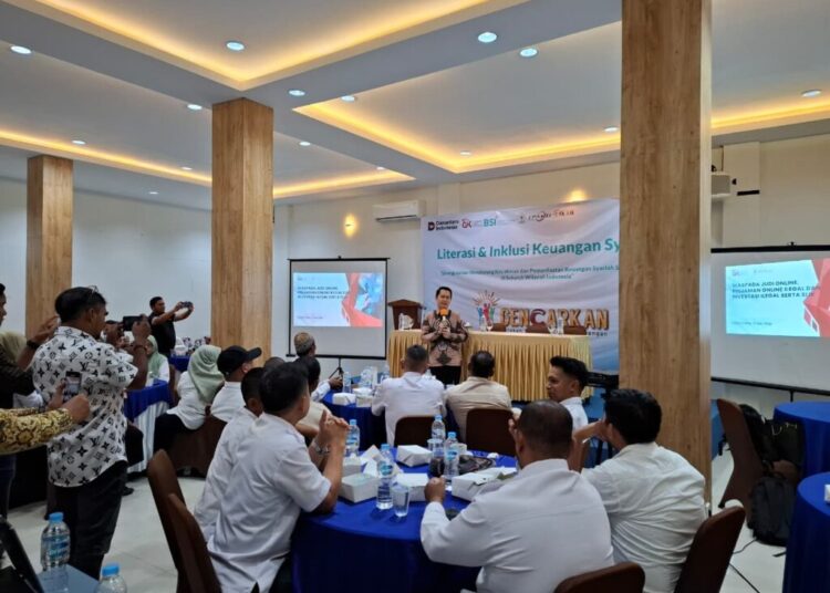 Otoritas Jasa Keuangan (OJK) Aceh bersinergi dengan Bank Syariah Indonesia (BSI) menggelar edukasi keuangan syariah bagi masyarakat di Aceh Utara, Rabu (15/7/2026). Kegiatan ini merupakan bagian dari Gerakan Nasional Cerdas Keuangan (Gencarkan) untuk memperluas akses layanan keuangan yang aman