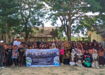 Mahasiswa KPM Kelompok 11 UIN Sultanah Nahrasiyah (SUNA) Lhokseumawe menggelar sosialisasi antiperundungan di SD Negeri 2 Langkahan, Aceh Utara