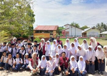 Mahasiswa KPM Mandiri Kelompok 09 UIN Sultanah Nahrasiyah (SUNA) Lhokseumawe menggelar sosialisasi literasi digital dan etika bermedia sosial bagi siswa di MIN 9 Aceh Utara, Gampong Meunasah Ude, Kecamatan Matangkuli, Kabupaten Aceh Utara