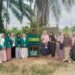 Mahasiswa KPM Kelompok 11 UIN Sultanah Nahrasiyah Lhokseumawe mendampingi warga Desa Geudumbak, Kecamatan Langkahan, Aceh Utara, dalam pembentukan Bank Sampah