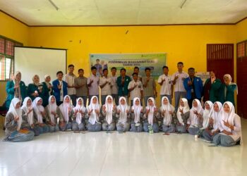 Mahasiswa KPM Mandiri Kelompok 10 UIN Sultanah Nahrasiyah (SUNA) Lhokseumawe menggelar sosialisasi kampus, informasi peluang beasiswa, serta pembinaan karakter bagi para siswa di SMAN 1 Paya Bakong, Kabupaten Aceh Utara