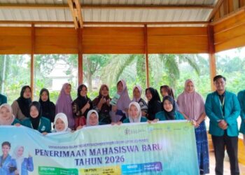 Mahasiswa KPM Kelompok 11 UIN Sultanah Nahrasiyah (SUNA) Lhokseumawe menggelar sosialisasi Penerimaan Mahasiswa Baru (PMB) TA 2026 dan beasiswa bagi pelajar serta orang tua warga Desa Geudumbak, Kecamatan Langkahan, Kabupaten Aceh Utara