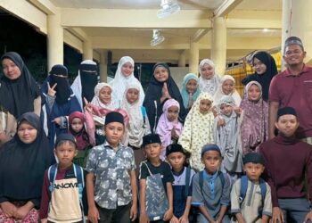 Mahasiswa KPM Mandiri Kelompok 09 UIN Sultanah Nahrasiyah (SUNA) Lhokseumawe menggelar program Gerakan Mengaji Anak Rutin Ude (GEMAR UDE) di Gampong Ude, Kecamatan Matangkuli, Kabupaten Aceh Utara
