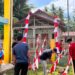 Gotong royong mahasiswa KPM Kelompok 07 UIN SUNA Lhokseumawe bersama warga Gampong Baroh Kuta Batee di meunasah setempat, Minggu (9/8/2026), dalam rangka menyambut HUT ke-81 Kemerdekaan RI