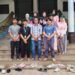 Mahasiswa KKN Kelompok 13 Universitas Malikussaleh (Unimal) bersama warga bergotong royong membersihkan Meunasah Gampong Barat, Kecamatan Nisam, Aceh Utara