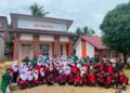 Mahasiswa KKN Kelompok 39 Universitas Malikussaleh (UNIMAL) mendampingi para siswa SD Negeri 9 Kuta Makmur, Aceh Utara, saat mengikuti perlombaan balap karung dalam rangka menyambut HUT ke-81 RI