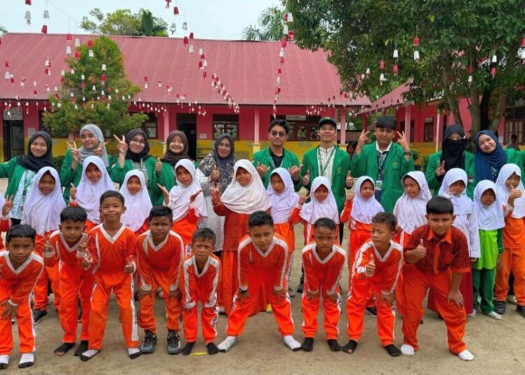 Antusiasme siswa SD Negeri 6 Kuta Makmur saat mengikuti sosialisasi kesehatan dan praktik pertolongan pertama yang digelar oleh mahasiswa KKN PPM Kelompok 33 Universitas Malikussaleh